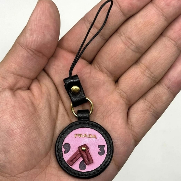 ๐โฐ PRADA CLOCK KEYCHAIN โฐ๐ โจ๐ฆ - Picture 4 of 7